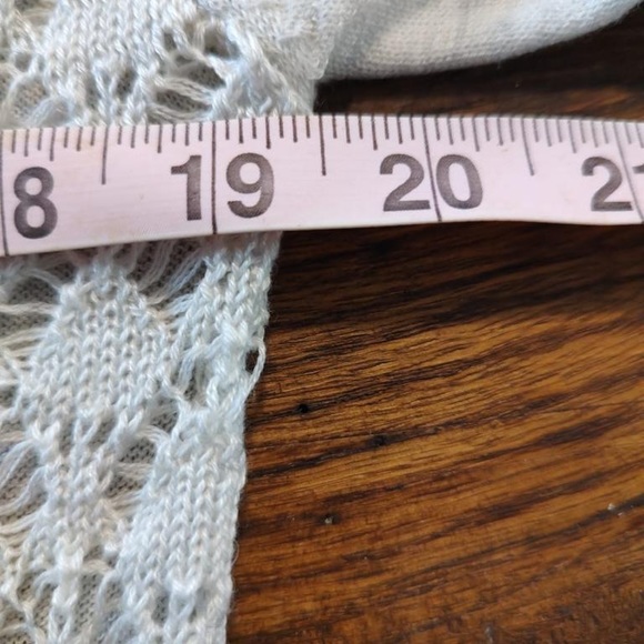 Nick and Nora size Large sweater Woman’s white crocheted with decorative flower. - Picture 8 of 8